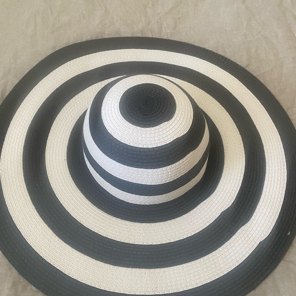 Shade & Shore Black and White Striped Hat